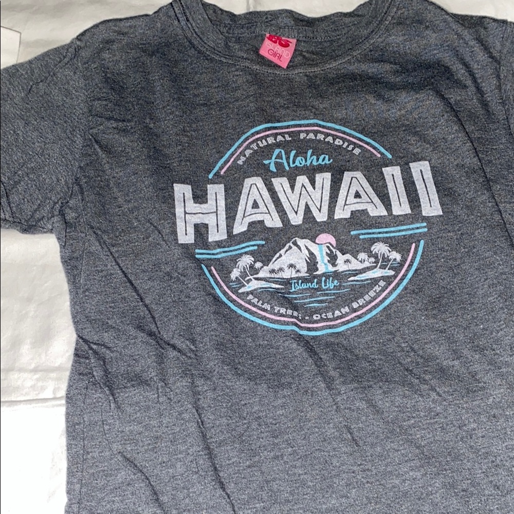 really cute summer Hawaii Graphic tee